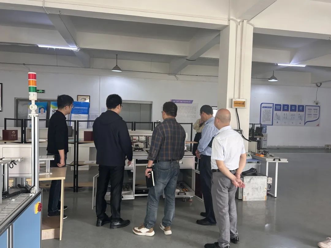 热烈欢迎湖北生态工程职业技术学院信息机电学院领导一行莅临考察